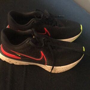 Nike React Infinity Black & Red Sneakers⭐️